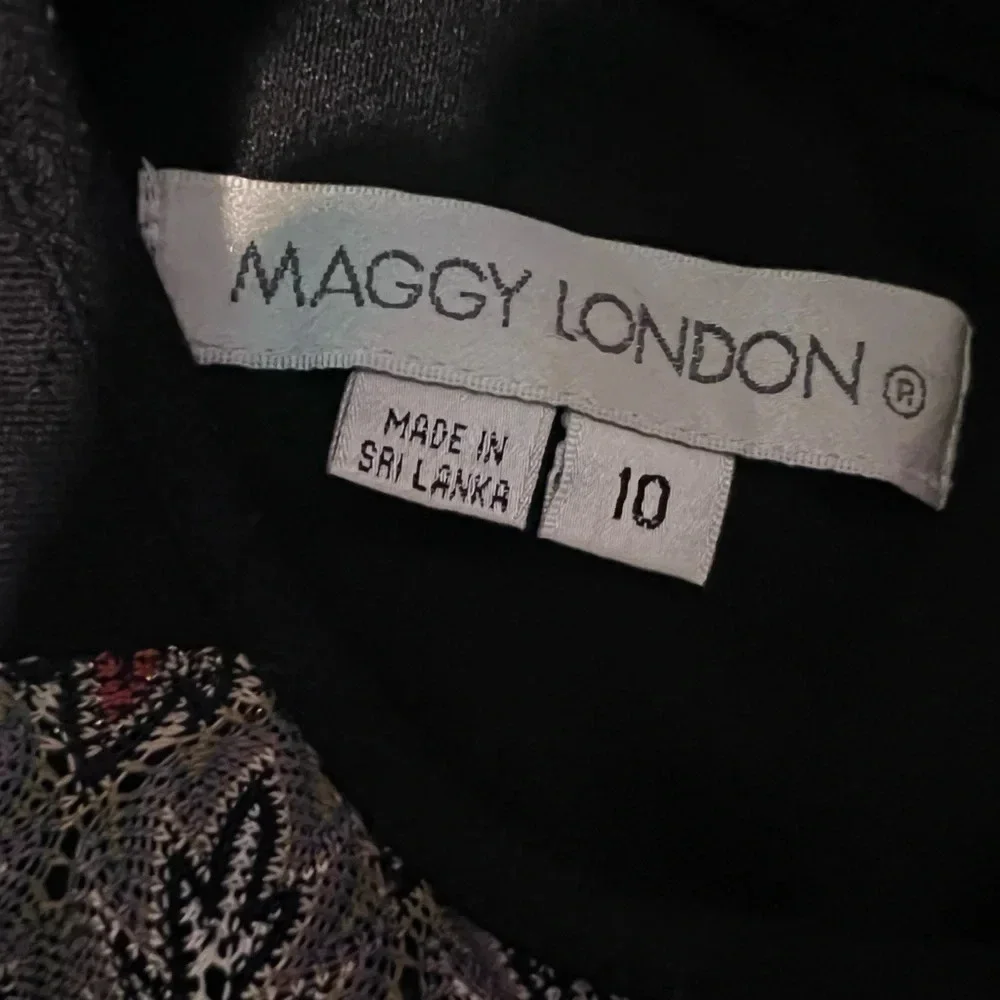 Maggy London, 10, black sleeveless‎ metallic embroidered geometric torso print